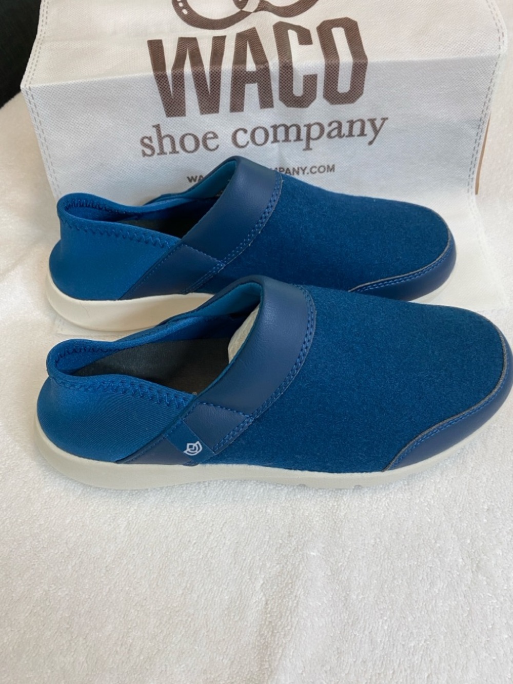 NWT Spenco Cabriolet Women’s Slip-On Sneakers in Moroccan Blue Size 8